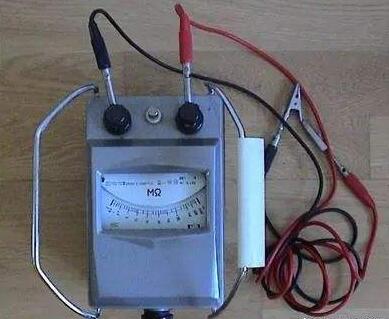 用搖表搖潛水電機的絕緣